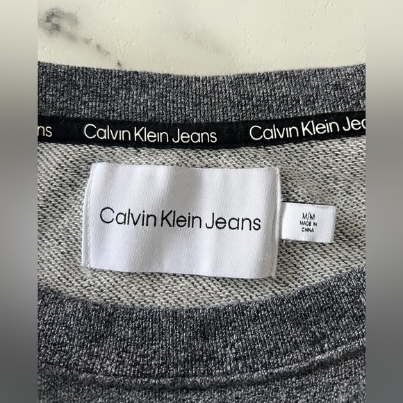Women Relaxed Fit  Calvin Klein crew neck sweatshirt size medium color dark grey - Picture 3 of 4